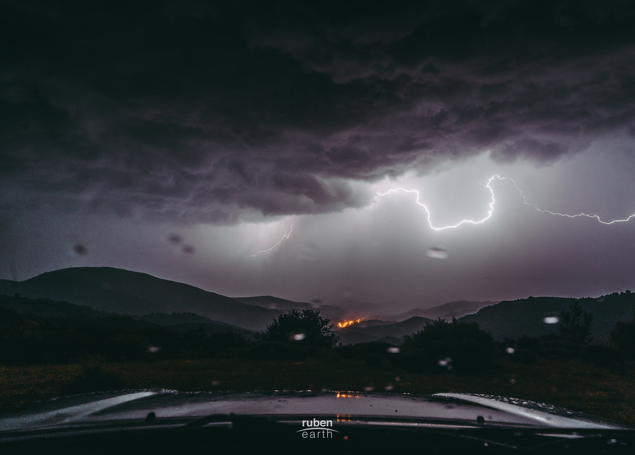 IMÁGENES/ En La Montaña Leonesa Una Intensa Tormenta También Es Bella...