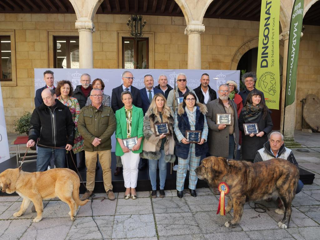 El Palacio De Los Guzmanes Acoge La Entrega De Los II Premios Aventura