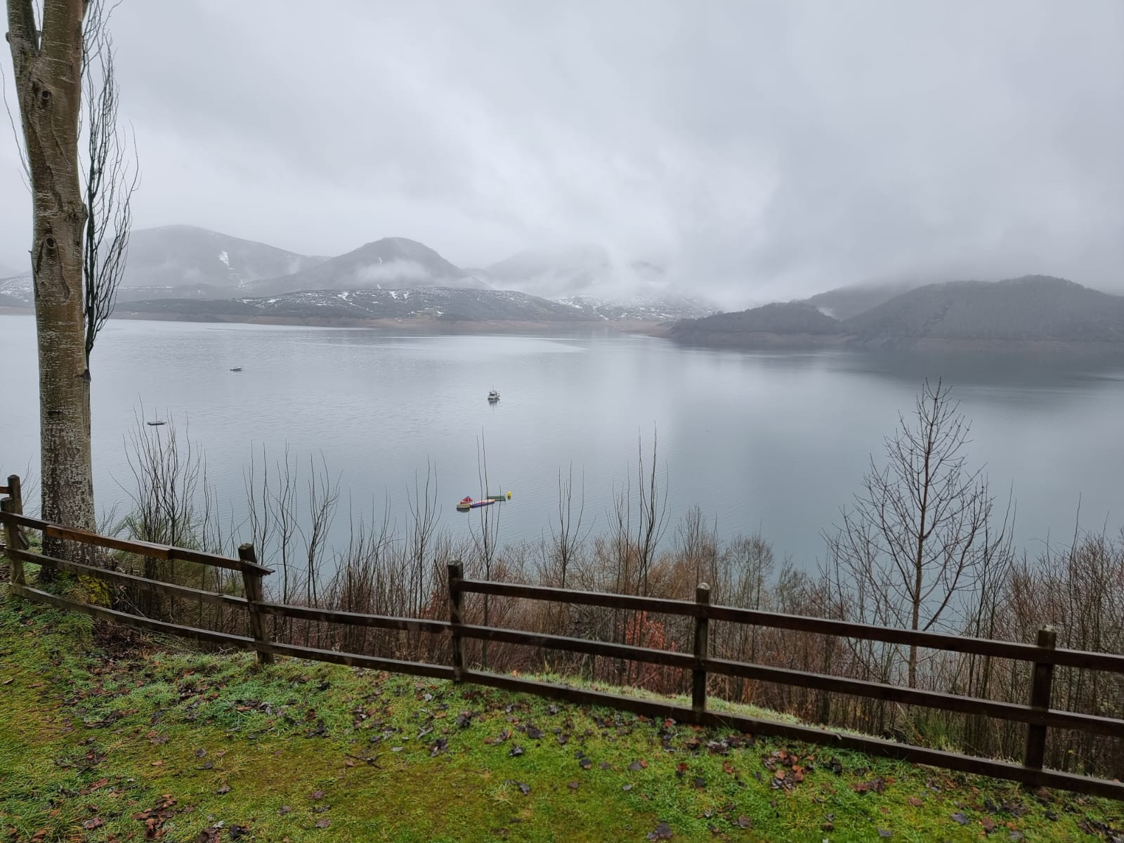 Organizan una recogida de basuraleza en el entorno del embalse de Riaño